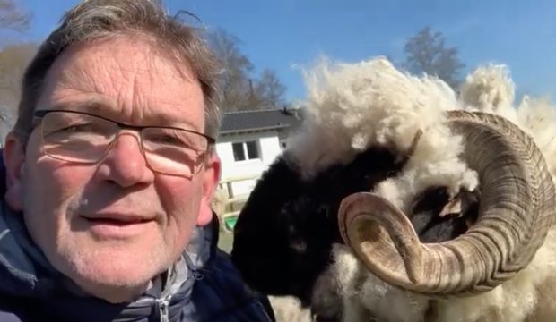 Tierarzt Dr Herbert Dreesen zum Corona Virus - YouTube-1